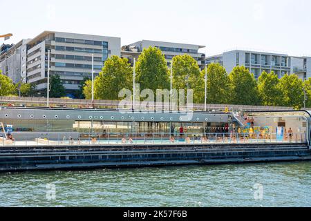 Frankreich, Paris, seine-Ufer, das Schwimmbad Josephine Baker am Kai François Mauriac Stockfoto