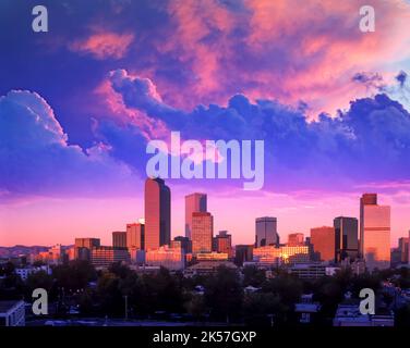 SKYLINE VON DOWNTOWN DENVER COLORADO USA Stockfoto