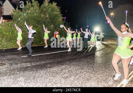 Nächtlicher Karneval in Budleigh Salterton. Stockfoto