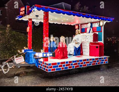 Nächtlicher Karneval in Budleigh Salterton. Stockfoto