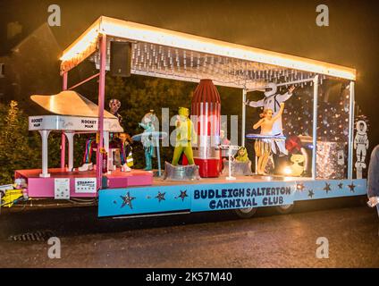 Nächtlicher Karneval in Budleigh Salterton. Stockfoto