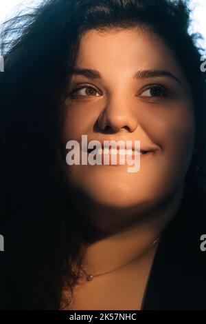 Plus size Frau Gesicht Körper positiv Übergewicht Stockfoto