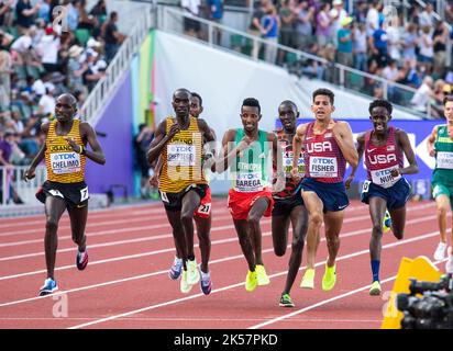 Oscar Chelimo, Joshua Cheptegei, Selemon Barega und Grant Fisher, die bei den 5000m Läufen der Männer bei den Leichtathletik-Weltmeisterschaften, Hayward Fiel, gegeneinander antreten Stockfoto