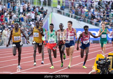 Oscar Chelimo, Joshua Cheptegei, Selemon Barega und Grant Fisher, die bei den 5000m Läufen der Männer bei den Leichtathletik-Weltmeisterschaften, Hayward Fiel, gegeneinander antreten Stockfoto