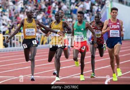 Oscar Chelimo, Joshua Cheptegei, Selemon Barega und Grant Fisher, die bei den 5000m Läufen der Männer bei den Leichtathletik-Weltmeisterschaften, Hayward Fiel, gegeneinander antreten Stockfoto