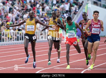 Oscar Chelimo, Joshua Cheptegei, Selemon Barega und Grant Fisher, die bei den 5000m Läufen der Männer bei den Leichtathletik-Weltmeisterschaften, Hayward Fiel, gegeneinander antreten Stockfoto