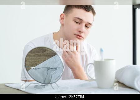 Dermatologie Verwöhnung Schönheit Hautpflege Mann Haut Stockfoto