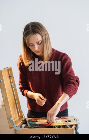 Maler Lifestyle Kunst Prozess Künstler malen Toolbox Stockfoto
