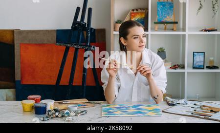 Künstler Lifestyle Malerei Hobby Frau Kunst Studio Stockfoto