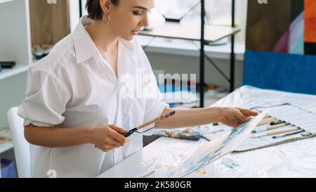 Malerei lernen Kunst Klasse Frau mit Kunst Stockfoto