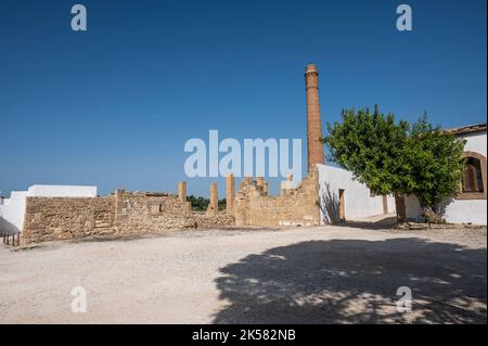 Vendicari, Italien: 09-15-2022: Die Ruinen der alten Tonnara von Vendicari Stockfoto