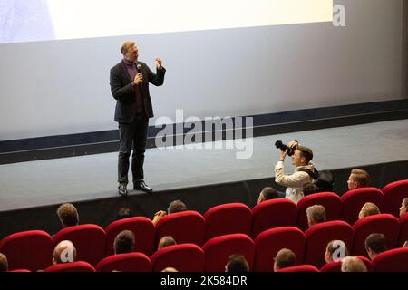 06. Oktober 2022, Niedersachsen, Osnabrück: Bundesfinanzminister Christian Lindner (FDP) spricht im Cinema Arthouse bei einer Wahlkampfveranstaltung der Liberalen zur Landtagswahl in Niedersachsen. Foto: Friso Gentsch/dpa Stockfoto