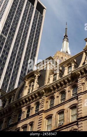 Der Nomad Tower und andere Gebäude befinden sich am Broadway im Nomad-Viertel von Manhattan, 2022, NYC, USA Stockfoto