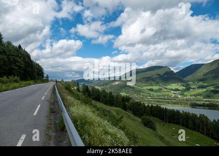 Blick auf den Gudbrandsdalslågen Fjord in Norwegen Stockfoto