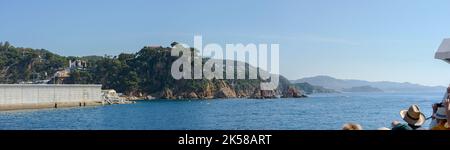 Panorama der Costa Brava Küste von Blanes in Richtung Lloret de Mar, Katalonien. Stockfoto