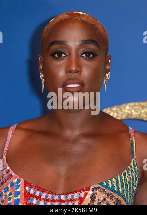 Lashana Lynch besucht Roald Dahls 'Matilda the Musical'-Uraufführung in der Royal Festival Hall in London, England. Stockfoto