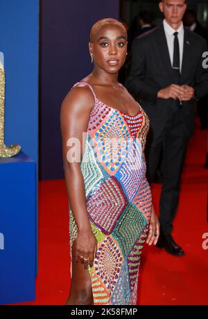 Lashana Lynch besucht Roald Dahls 'Matilda the Musical'-Uraufführung in der Royal Festival Hall in London, England. Stockfoto