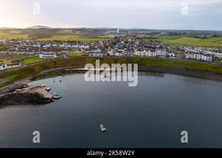 Portballintrae , Nordirland vom Himmel. Stockfoto