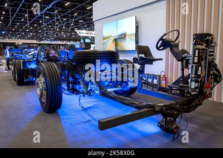 Sichtfahrwerk, Motor, Getriebe und Motor eines Mercedes-Benz Busses auf der LAT.BUS 2022 in der Stadt São Paulo zu sehen. Stockfoto