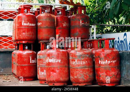 Kochi, Kerala, Indien -17. Februar 2021 Flüssiggas ( LPG ), das in einem LKW oder Lieferwagen für die Verteilung zu Hause gelagert wird Stockfoto