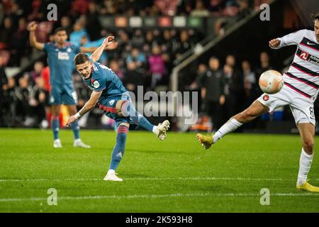 Herning, Dänemark. 06. Oktober 2022. Sebastian Szymanski (17) von Feyenoord beim UEFA Europa League Spiel zwischen FC Midtjylland und Feyenoord in der MCH Arena in Herning. (Foto: Gonzales Photo/Alamy Live News Stockfoto