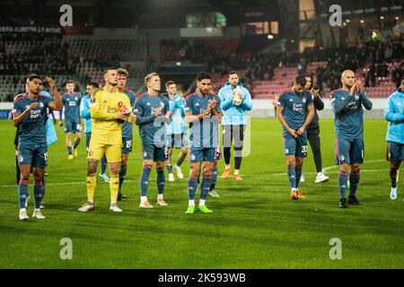 Herning, Dänemark. 06. Oktober 2022. Die Spieler von Feyenoord danken den Fans nach dem Spiel der UEFA Europa League zwischen dem FC Midtjylland und Feyenoord in der MCH Arena in Herning. (Foto: Gonzales Photo/Alamy Live News Stockfoto