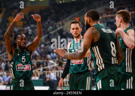 Athen, Lombardei, Griechenland. 6. Oktober 2022. Panathinaikos Athens BC-Spieler in Aktion während des Euroleague-Basketballmatches von Turkish Airlines zwischen Panathinaikos BC und Real Madrid am 6. Oktober 2022 in der OAKA ALTION Arena in Athen, Griechenland. (Bild: © Stefanos Kyriazis/ZUMA Press Wire) Stockfoto