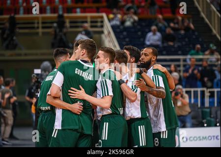 Athen, Lombardei, Griechenland. 6. Oktober 2022. Panathinaikos Athens BC in Aktion während des Euroleague Basketball-Spiels von Turkish Airlines zwischen Panathinaikos BC und Real Madrid in der OAKA ALTION Arena am 6. Oktober 2022 in Athen, Griechenland. (Bild: © Stefanos Kyriazis/ZUMA Press Wire) Stockfoto