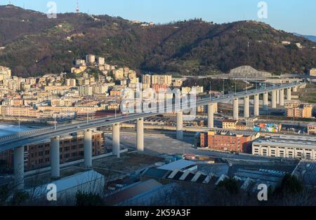 12.02.2022 - die neu gebaute Autobahnbrücke Genova San Giorgio von Renzo Piano. 0CE220212D005CAROEX.JPG [MODELLVERSION: NICHT ZUTREFFEND, EIGENTUMSFREIGABE Stockfoto