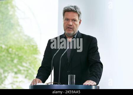 16.09.2022, Deutschland, Berlin, Berlin - Robert Habeck, Bundesminister für Wirtschaft und Klimaschutz, bei der Pressekonferenz der Bundeskanzlerin Stockfoto