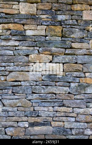 Trockenmauer. Cotswolds, England Stockfoto