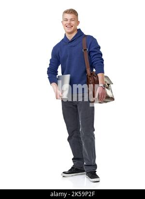 Er arbeitet hart an der Universität. Porträt eines hübschen jungen Studenten, der mit seiner Tasche und seinem Notizbuch steht. Stockfoto