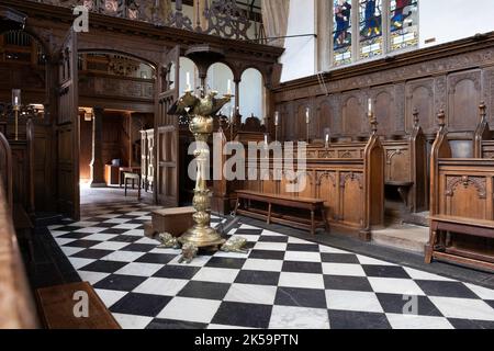 Chapel Magdalen College Oxford Innenraum mit Bänken der Oxford University Stockfoto