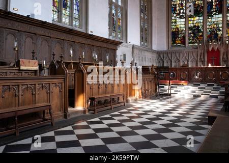 Chapel Magdalen College Oxford Innenraum mit Bänken der Oxford University Stockfoto