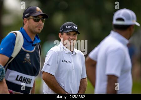 BANGKOK, THAILAND - 7. OKTOBER: Patrick Reed aus den Vereinigten Staaten von Amerika auf Loch 8 während der ersten Runde auf dem LIV GOLF INVITATIONAL BANGKOK auf dem Stonehill Golf Course am 7. Oktober 2022 in Bangkok, THAILAND (Foto von Peter van der Klooster/Alamy Live News) Stockfoto