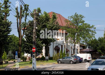 Novaci, Kreis Gorj, Rumänien – 24. Juli 2022: Straßenansicht am 24. Juli 2022 in Novaci, Gorj, Rumänien Stockfoto