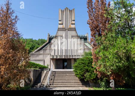 Orsova, Rumänien - 13. Juni 2022: Römisch-katholische Kathedrale „die Unbefleckte Empfängnis“ in Orsova, Mehedinti, Rumänien. Stockfoto