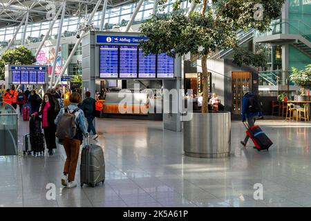 Flughafen Düsseldorf - DUS Airport International, Terminal Abflug Stockfoto