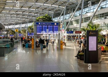 Flughafen Düsseldorf - DUS Airport International, Terminal Abflug Stockfoto