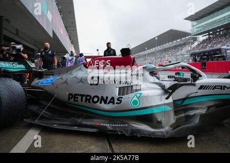 Suzuka, Japan. 7. Oktober 2022. Mercedes' britischer Fahrer George Russell fährt beim ersten Training des Formel 1 Japan Grand Prix, der am 7. Oktober 2022 auf dem Suzuka Circuit in Suzuka City, Japan, stattfand. Quelle: Zhang Xiaoyu/Xinhua/Alamy Live News Stockfoto