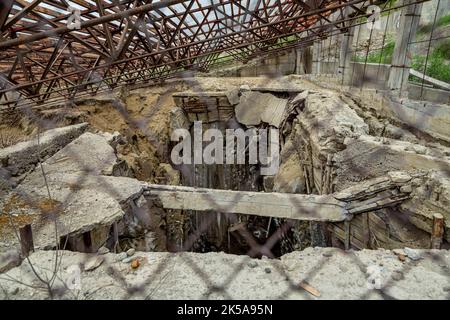 Der alte Zugang zur Salzmine Praid, jetzt geschlossen, droht am 19. Juni 2021 in Praid, Harghita, einzustürzen. Stockfoto