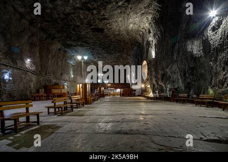 Bilder aus dem touristischen Gebiet der Salzmine Praid am 19. Juni 2021 in Praid, Harghita. Hier ist eine kleine unterirdische Stadt, die täglich von vielen Touris besucht wird Stockfoto