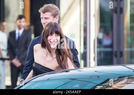 Camila Morrone bei der Chanel Womenswear Frühjahr/Sommer 2023 Show PARIS FASHION WEEK - OKTOBER 4 2022 Stockfoto