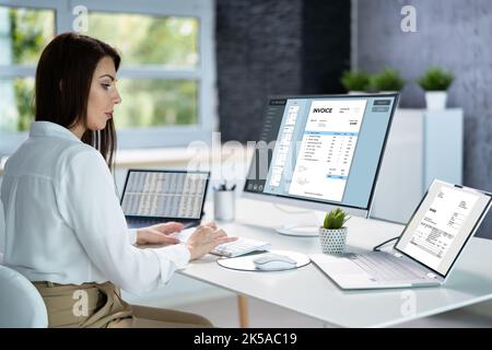 E Rechnungswesen. Buchhalter Verwendet Elektronische Rechnung Stockfoto