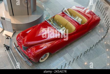 AUBURN HILLS, MI/USA - 19. AUGUST 2016: 1941 Chrysler Newport, Walter P. Chrysler Museum. Stockfoto