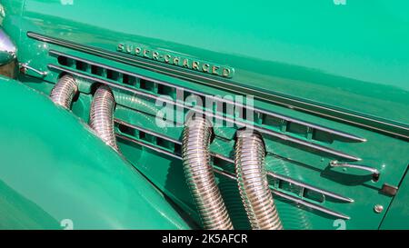 GROSSE POINTE SHORES, MI/USA - 19. JUNI 2016: A 1936 Auburn 852 Boattail Speedster Kompressor Auspuff, EyesOn Design Car Show, in der Nähe von Detroit. Stockfoto