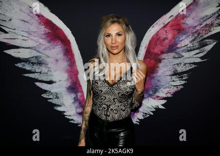 Viktoria Livada aka Livadax3 beim Grand Opening der Beauty-Praxis Medicalthree & Laserized in der Wildsruffer Straße. Dresden, 02.10.2022 Stockfoto