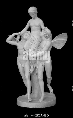 Alte Statue. Psyche transportiert von Zephyrs Skulptur von John Gibson im State Hermitage Museum. Masterpiece isoliertes Foto mit Beschneidungspfad Stockfoto