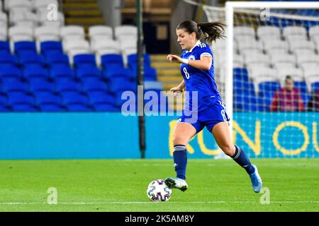 Cardiff, Wales. 6. Oktober 2022. Marija Aleksić aus Bosnien und Herzegowina in Aktion beim FIFA Frauen-WM-Play-Off-Spiel zwischen Wales und Bosnien und Herzegowina am 6. Oktober 2022 im Cardiff City Stadium in Cardiff, Wales, Großbritannien. Quelle: Duncan Thomas/Majestic Media. Stockfoto