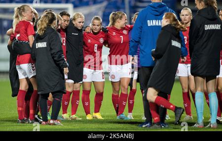 Poprad, Slowakei, 5.. Oktober 2022. Die Spieler Dänemarks feiern den Sieg beim UEFA Women's U19 Euro 2023 Qualifying Match zwischen der Slowakei und Dänemark im Nationalen Trainingszentrum in Poprad, Slowakei. 5. Oktober 2022. Kredit: Nikola Krstic/Alamy Stockfoto